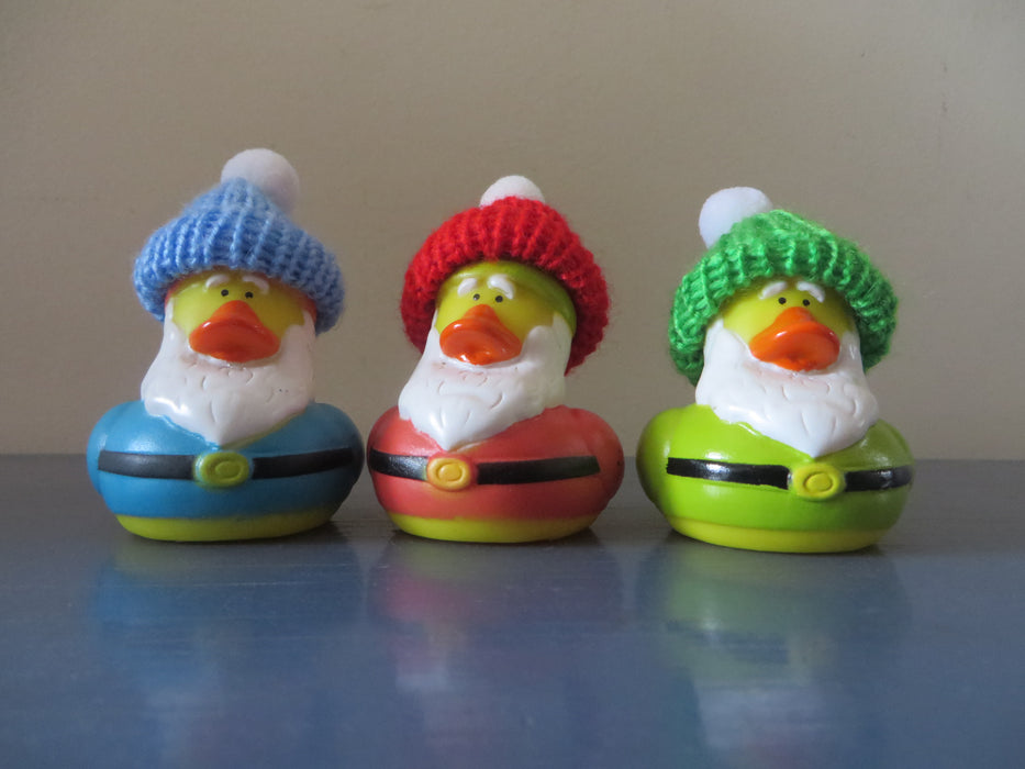 Set of 3 gnomes with hand knitted beanies - Rubber ducks