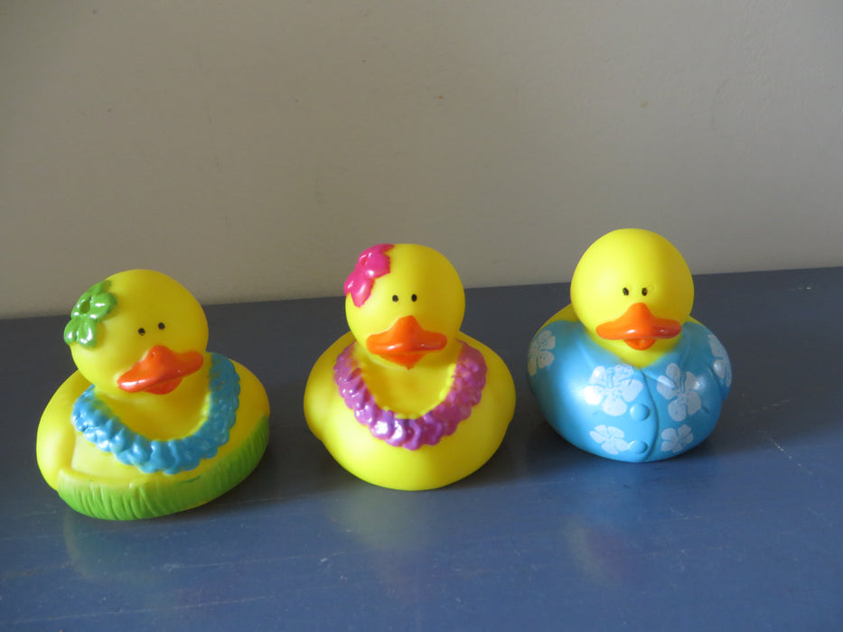 Hawaiian Rubber ducks - rubber ducks with leis and Hawaiian shirt